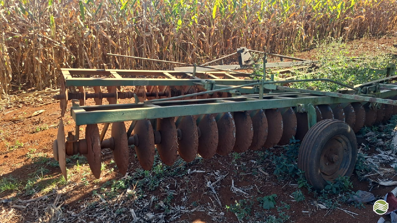 IMPLEMENTOS AGRICOLAS GRADE NIVELADORA NIVELADORA 72 DISCOS Marcão Tratores UBERABA MINAS GERAIS MG